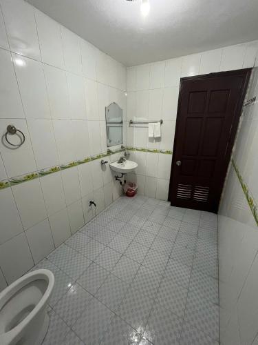 Ένα μπάνιο στο Hong Kong 2 Hotel Thai Binh City