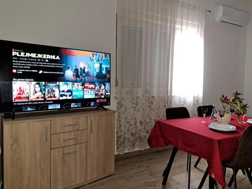 Μια τηλεόραση ή/και κέντρο ψυχαγωγίας στο Holiday apartman