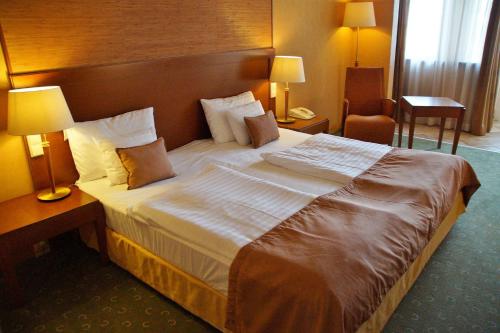 Posteľ alebo postele v izbe v ubytovaní Hotel und Restaurant Post Prienbach