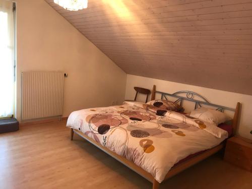 Voodi või voodid majutusasutuse Beautiful apartment in the center of Switzerland toas