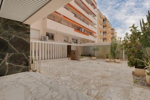 Newly renovated charming downtown apartment