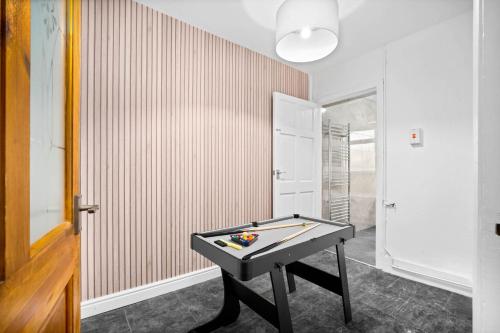 Foto Stylish 3 Bedroom House - Garden - Pool Table - Parking 165M 6