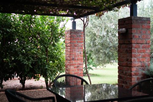 Ein Garten an der Unterkunft Liedjiesbos Urban Olive Farm