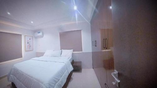Ένα ή περισσότερα κρεβάτια σε δωμάτιο στο The Alexandra Apartments, Wuse II