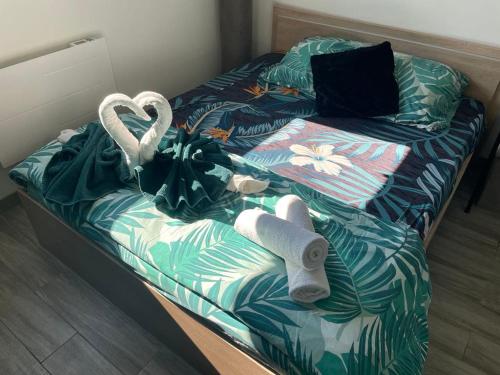 a bed with two swans on top of it at Anexxe in Coutouvre
