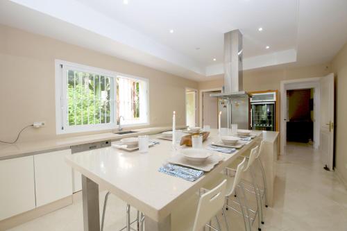 Estepona East Luxury Family Villa ROSA