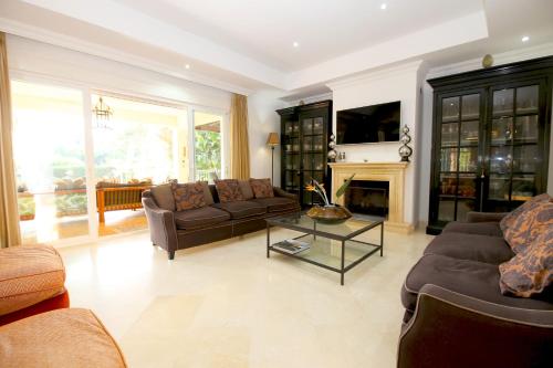 Estepona East Luxury Family Villa ROSA