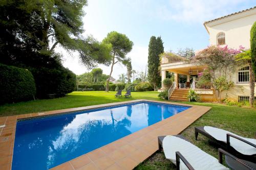 Estepona East Luxury Family Villa ROSA
