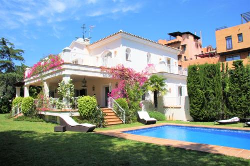 Estepona East Luxury Family Villa ROSA