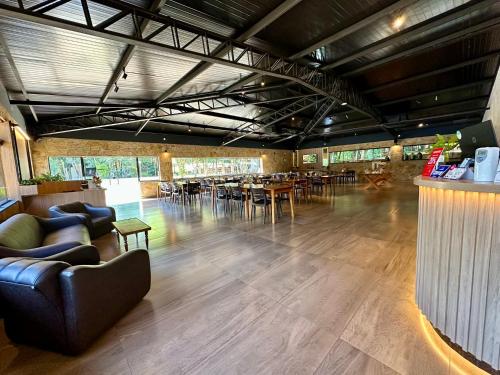 a large room with couches and tables and a bar at Parque Hotel Manantial in Hohenau