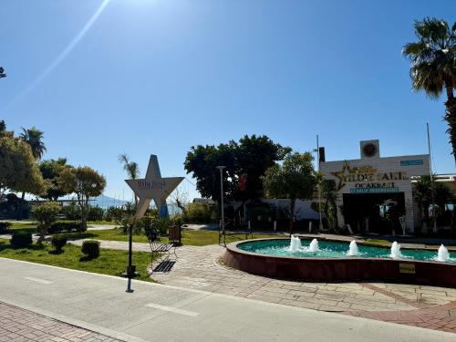 Der Swimmingpool an oder in der Nähe von Apartmen in Alanya in the city center by the sea