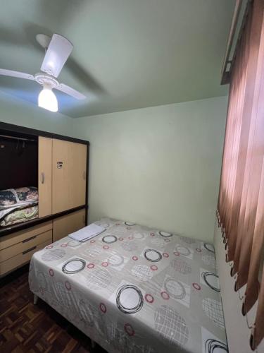 Postel nebo postele na pokoji v ubytování Casa em Londrina Ana