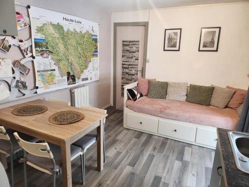 a living room with a couch and a table at La casa di Giulietta in Saint-Just-Malmont