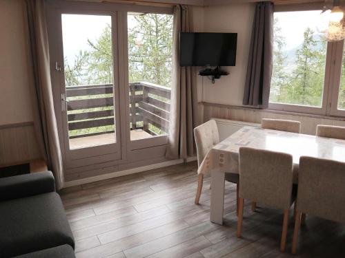 Charmant 2 pièces rénové, 6 pers, balcon, accès direct pistes, au cœur des Orres - FR-1-322-384