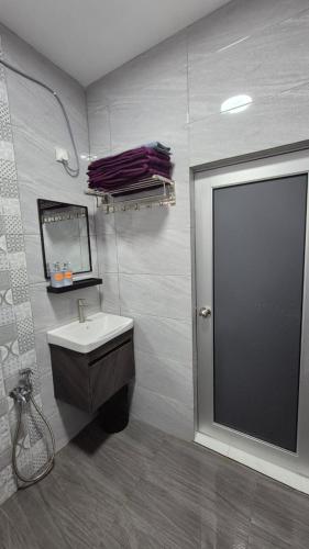a bathroom with a sink and a mirror at River Side Chalet Tioman in Kampung Genting