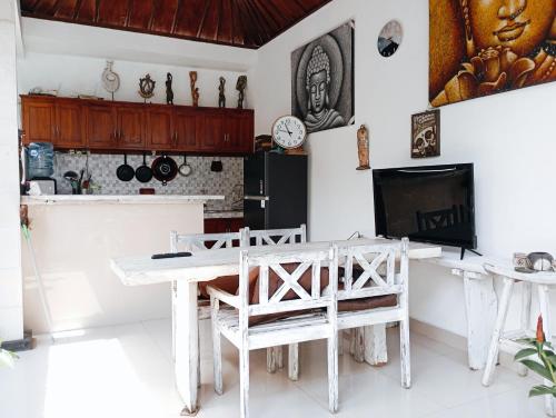 Η κουζίνα ή μικρή κουζίνα στο Lovina Private House