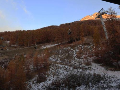 Studio calme, balcon, à 100m des pistes et commerces - idéal pour 4 personnes - FR-1-322-579