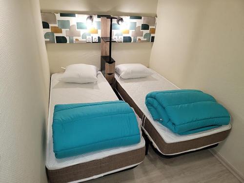 Ένα ή περισσότερα κρεβάτια σε δωμάτιο στο Joli Cottage Familly 2 chambres au Village Vacances été