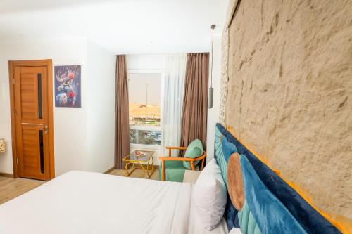 a hotel room with a bed and a window at Sultan Pyramids View INN in Cairo