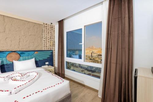 Postel nebo postele na pokoji v ubytování Sultan Pyramids View Inn