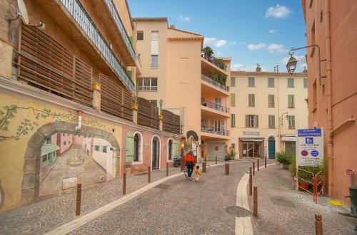 Cannes hyper centre quartier historique du suquet -palais-croisette