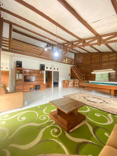Кухня или мини-кухня в Villa Bayu Lembang
