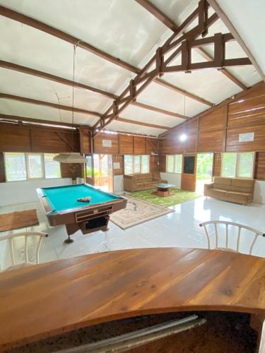 Бильярд в Villa Bayu Lembang