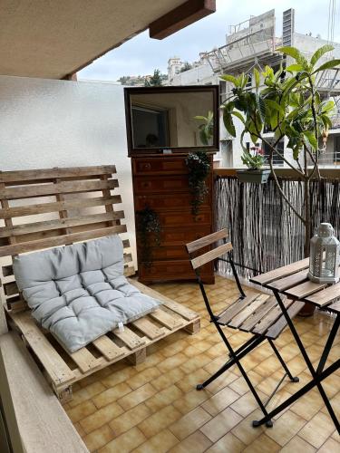 Bohemian studio in Menton close to sea with parking