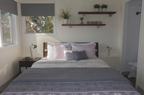 Кровать или кровати в номере Desert Pines Holiday Getaway