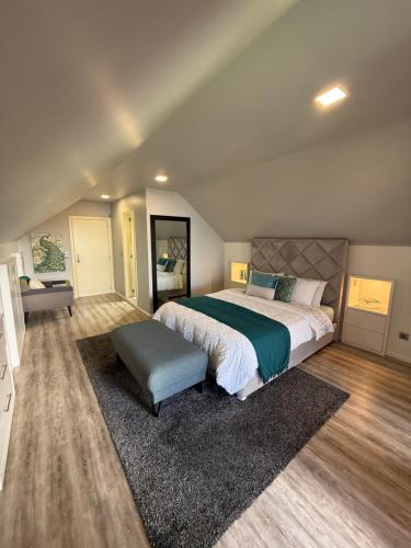a large bedroom with a large bed and a chair at Studio privado com vista mar e montanha in Ponta do Sol