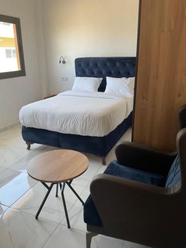 Ένα ή περισσότερα κρεβάτια σε δωμάτιο στο Bi-Hotel 2
