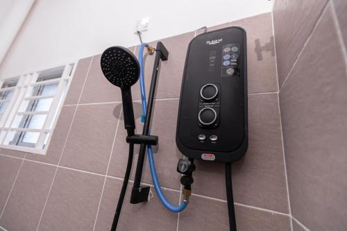 an iphone is hooked up to a wall at Taiping Bali Home 5R3B, 7mins-Tpg Lake Gardens in Taiping