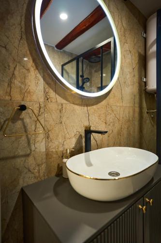 Bernard Deluxe Renovated Peaceful Old Town Gem