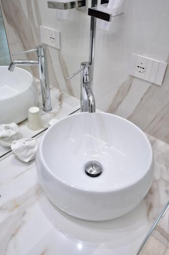 a white sink in a bathroom with a mirror at Domus De Cinti in Tivoli