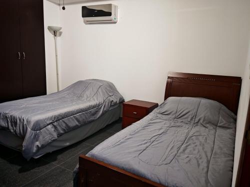 Ένα ή περισσότερα κρεβάτια σε δωμάτιο στο Grand Bay Tower