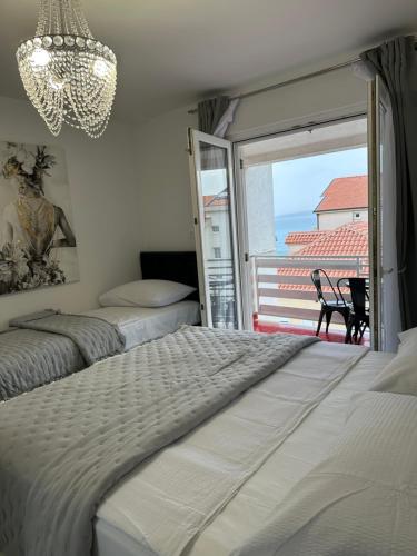 Postel nebo postele na pokoji v ubytování luxury Villa Sandra