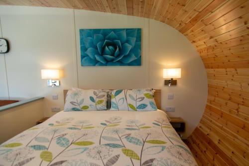 Una cama o camas en una habitación de Lapwing