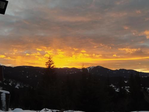 a sunset in the mountains with the sun setting at Апартамент - студио в кв Сарафово с морски изглед in Burgas City