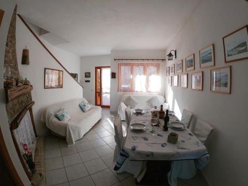 Posezení v ubytování Andrea Frau - Casa Mandorleto new - Sardinia Villasimius-Peaceful Panoramic Terrace-full comfort air conditioning-WiFi-Parking-Privacy