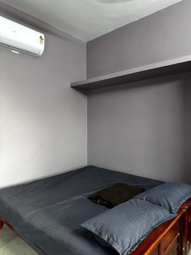 Cama o camas de una habitación en Hotel Sabareesh