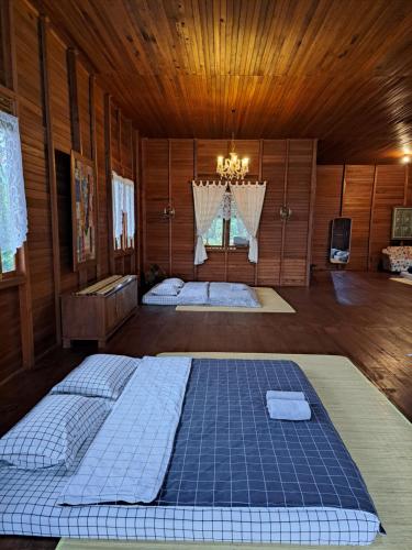 Ένα ή περισσότερα κρεβάτια σε δωμάτιο στο Juar House