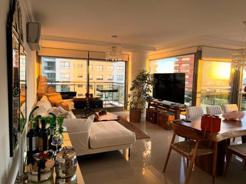 Μια τηλεόραση ή/και κέντρο ψυχαγωγίας στο Imperialeluxuryapartment