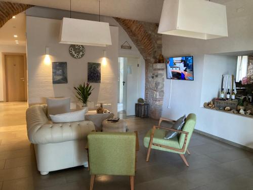 a living room with a couch and two chairs at Agriturismo Riondel in Affi