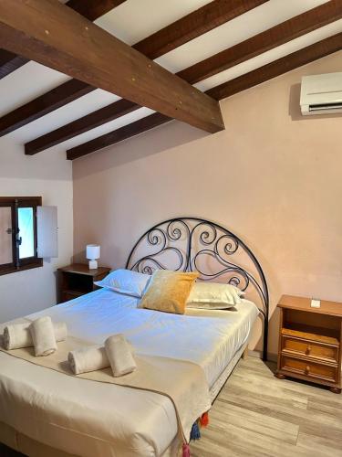 Ένα ή περισσότερα κρεβάτια σε δωμάτιο στο Maison de village corse