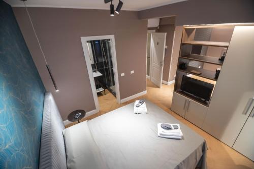 a living room with a bed and a kitchen at Flat Urban Suites in Rome