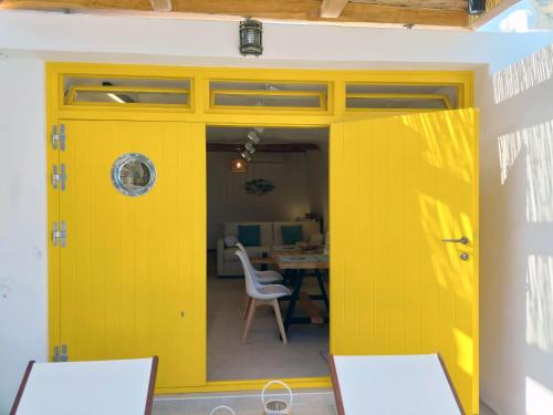 Boathouse Kimolos Rema