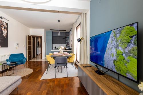 Televisyen dan/atau pusat hiburan di Sea View Budva