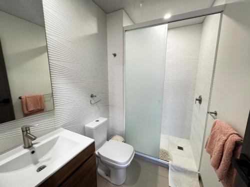 a bathroom with a toilet and a sink and a shower at Luxurious and Spacious Family Apartment in Curupau Isuto in Santa Cruz de la Sierra