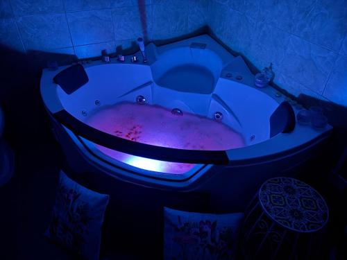 a bathroom with a bath tub filled with blood at Casa Vacanze Cimorelli in Venafro