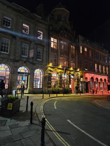 City Centre Location on Corn Street studio photo 25